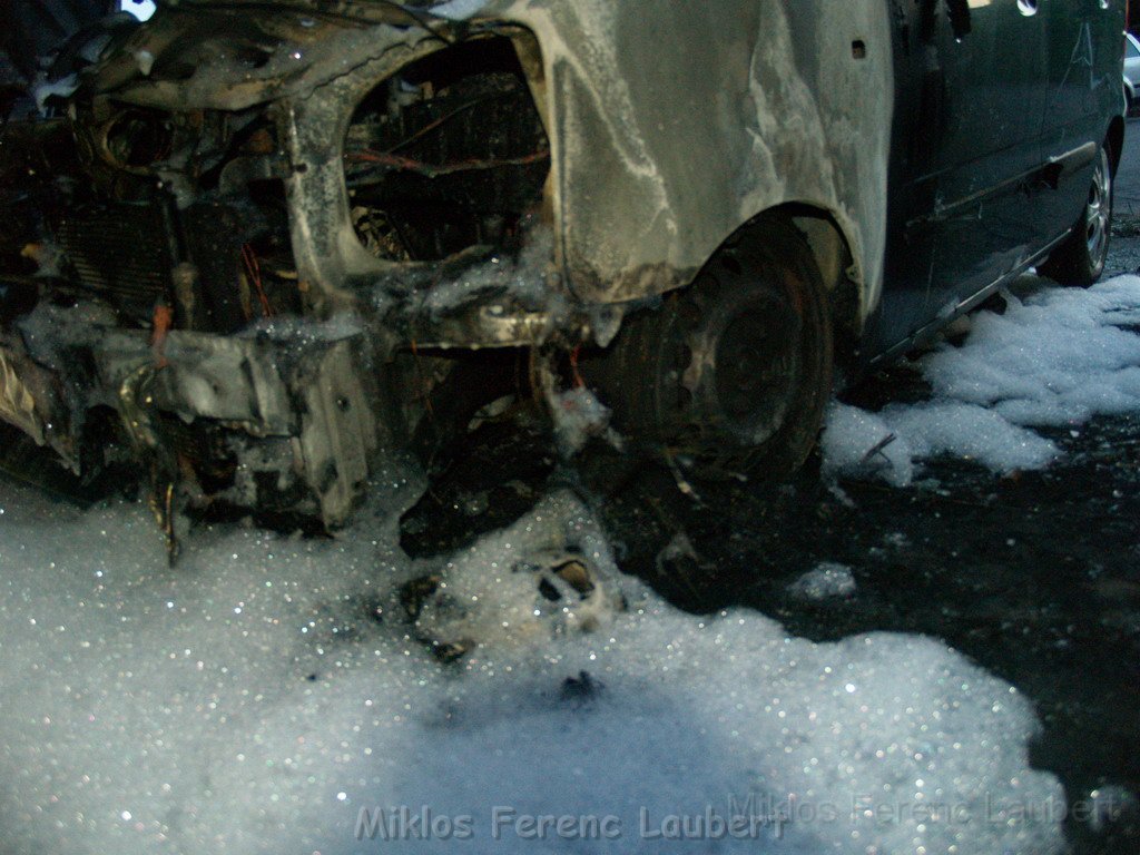 Wieder brennende Autos in Koeln Hoehenhaus P148.JPG